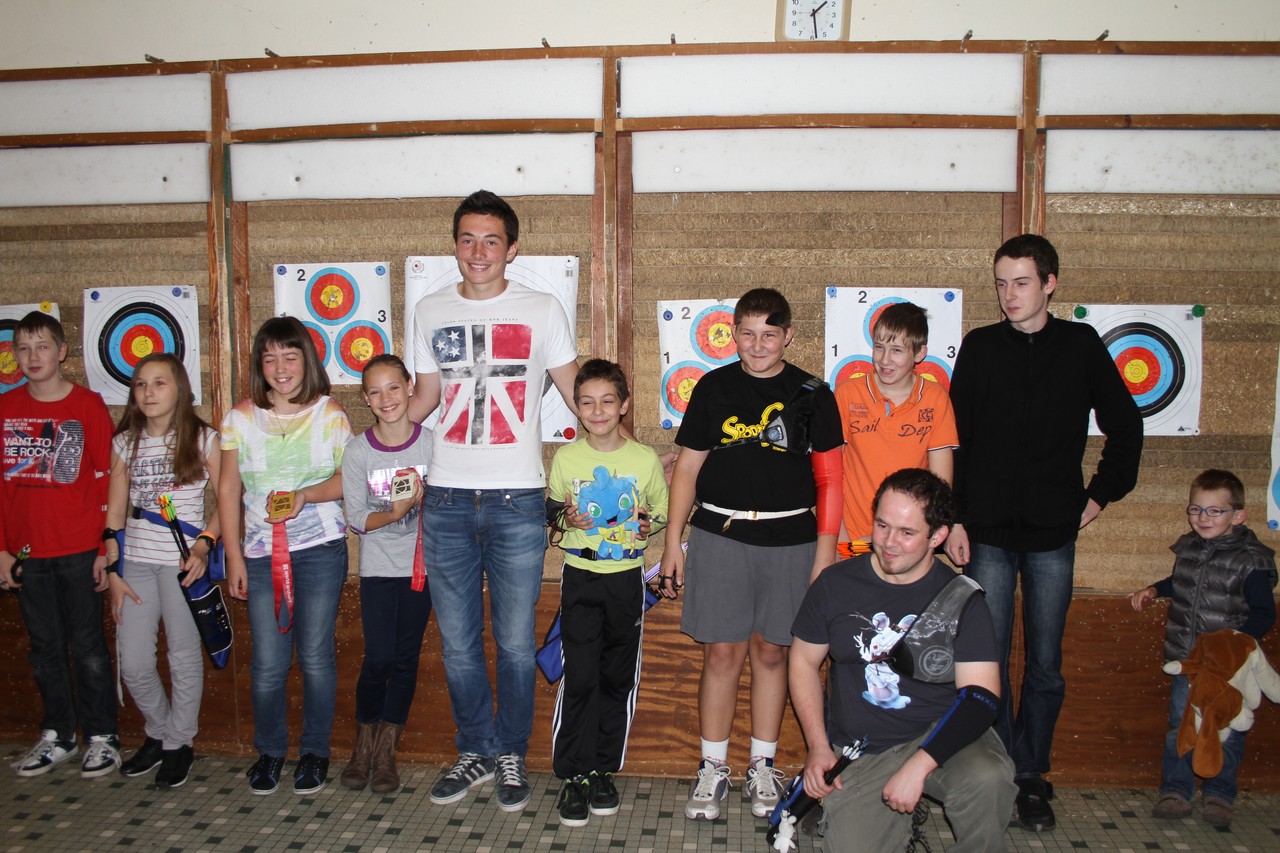 Thomas Koenig de retour de Wuxi et les jeunes archers du club. 